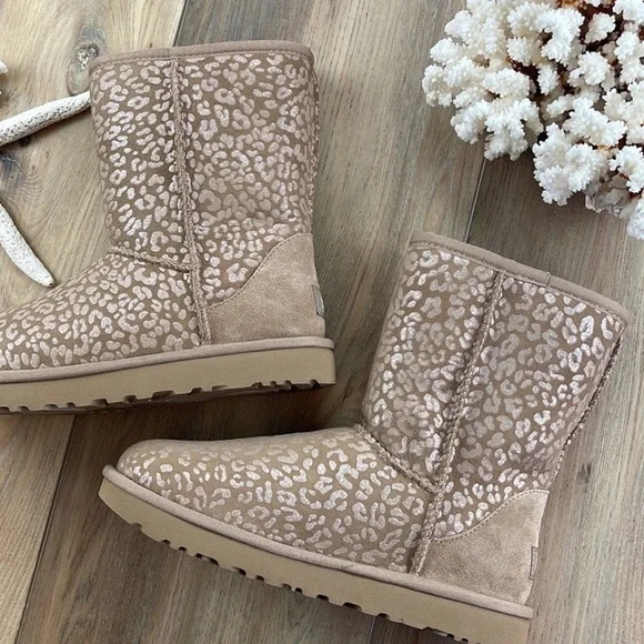 🌴🔆UGG- BROWN CLASSIC SHORT SNOW LEOPARD BOOTS🔆🌴 - Picture 12 of 16